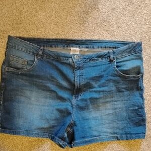 Serra Mid-Rise Faded Blue Jean Shorts